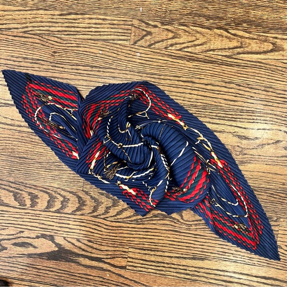 Pleated Navy Red Equestrian Rope Chain Neck Scarf Diamond Shape 35 Diagonal Luxe - Picture 6 of 9